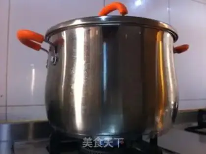 Make Pig hoof hotpot step 4