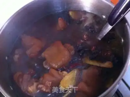 Make Pig hoof hotpot step 5