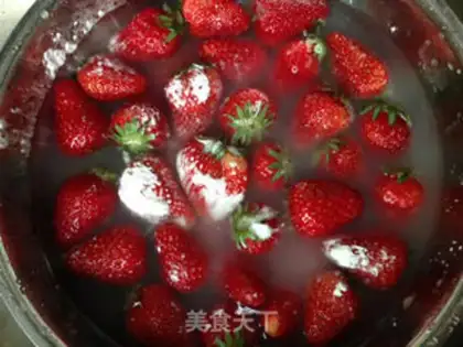 Make Strawberry jam step 1