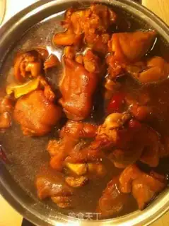 Make Pig hoof hotpot step 14