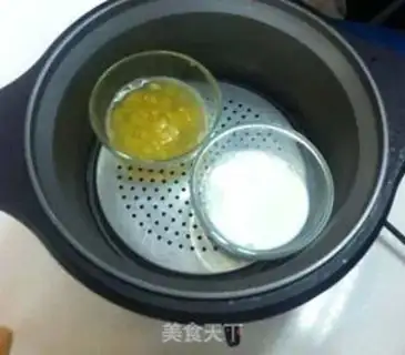 Make Double-coloured fresh egg step 1