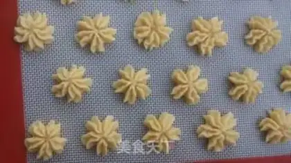 Make Cherry butter cookies step 5