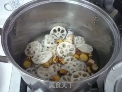 Make Lotus chestnut sugar step 2