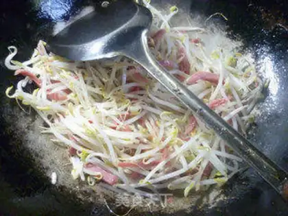 Make A green bean sprouts with pickles step 2