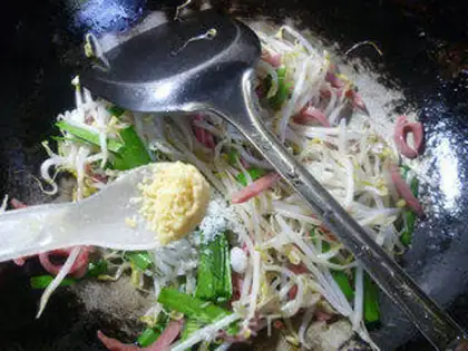 Make A green bean sprouts with pickles step 5