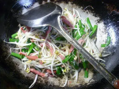 Make A green bean sprouts with pickles step 6