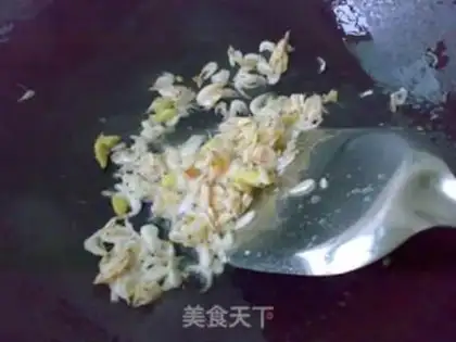 Make Scrambled shrimp step 1