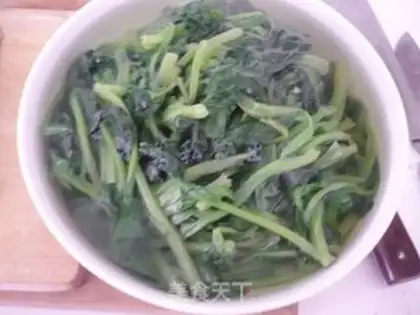 Make Garlic spinach noodles step 1