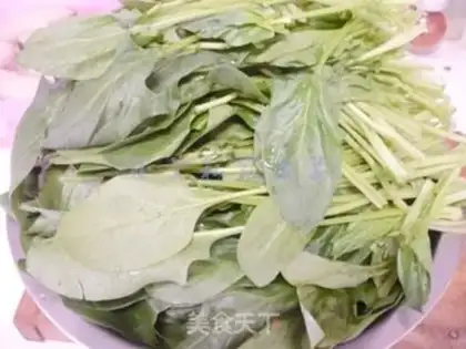 Make Tomato egg spinach noodles step 0