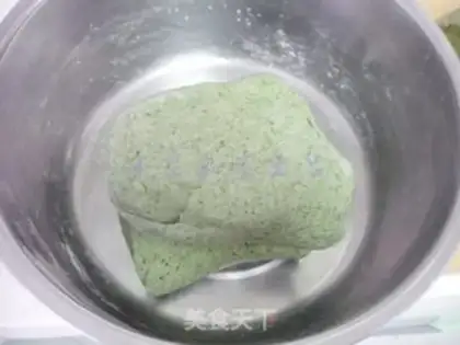 Make Tomato egg spinach noodles step 3