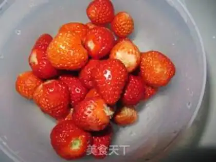 Make Strawberry shakes step 0