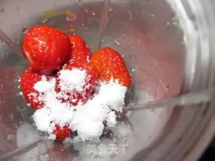 Make Strawberry shakes step 2
