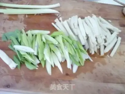 Make Garlic fried beans step 1