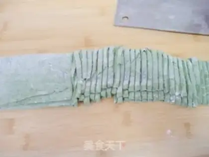 Make Tomato egg spinach noodles step 12