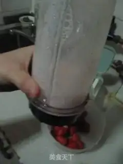 Make Strawberry shakes step 7