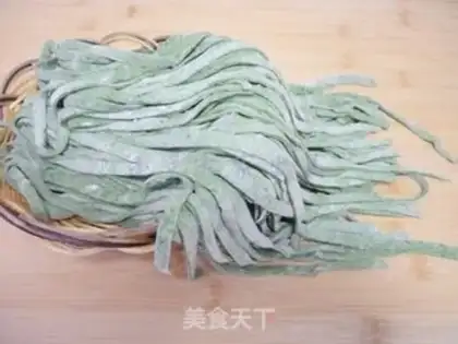 Make Tomato egg spinach noodles step 13
