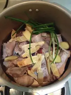 Make Yellow rib pig hoof step 2