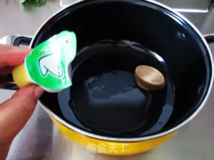 Make Soup noodles on the polar shrimp step 1