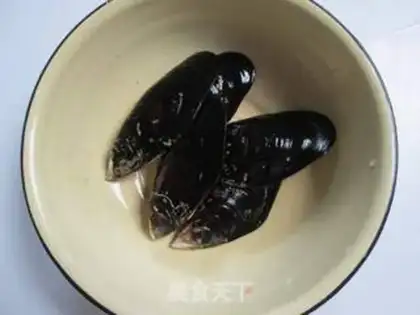 Make Garlic mussels step 1