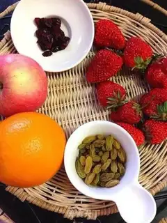 Make Easy strawberry salad step 0