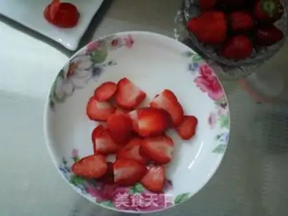 Make Strawberry egg sandwiches step 1