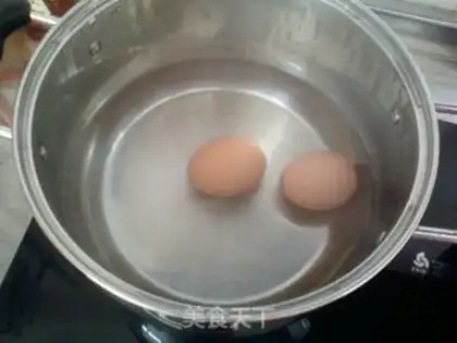 Make Strawberry egg sandwiches step 2