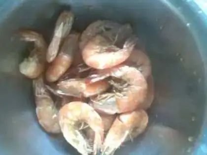 Make Spicy boiled shrimp step 1