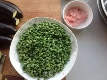 Make Meat-cracker olives step 1