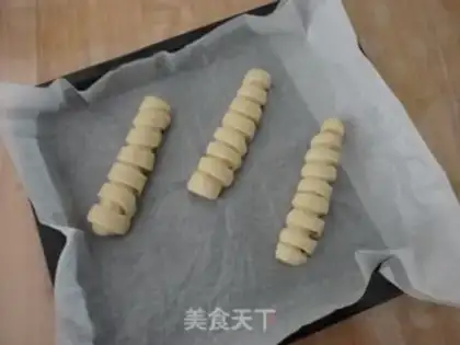 Make caterpillar bread step 6