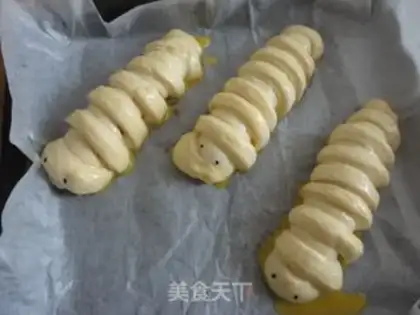 Make caterpillar bread step 7