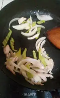Make Chicken mushroom pizza step 2