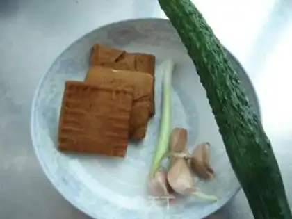 Make A cucumber with a dry cucumber step 0