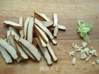 Make A cucumber with a dry cucumber step 1