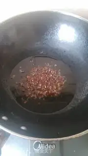 Make Spicy finger-skinned shrimp step 2