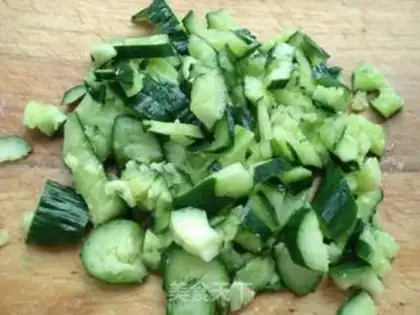 Make A cucumber with a dry cucumber step 3