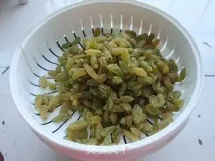 Make raisins and raisins step 4