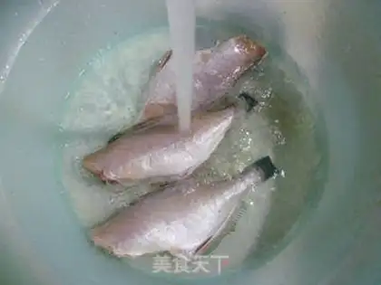 Make Cheese burns rubber fish step 2
