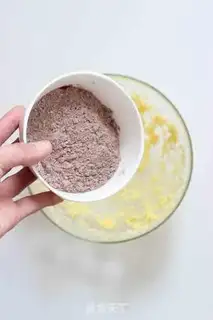 Make Two-coloured pancakes step 3