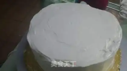 Make Strawberry birthday cake step 2
