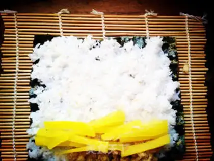 Make Meat pine sushi step 5
