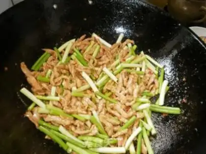 Make Garlic fried meat step 1