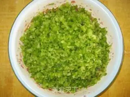 Make Celery pork dumplings step 1