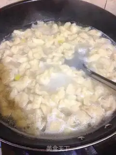 Make Celery pork dumplings step 7