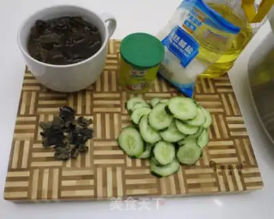 Make Clear the cucumbers step 0