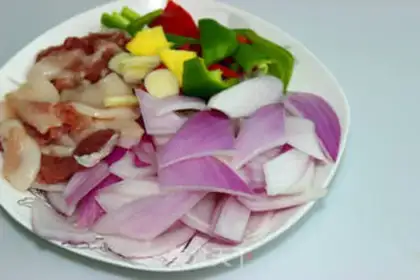 Make Onion fried meat step 0