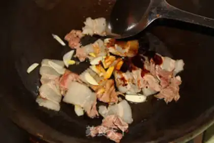 Make Onion fried meat step 1