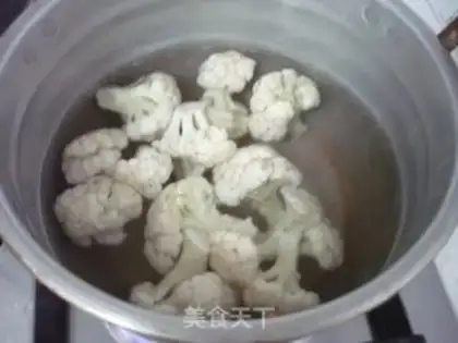Make Thai spicy sauce and cabbage step 1