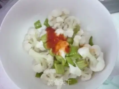 Make Thai spicy sauce and cabbage step 4