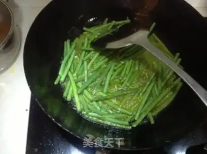 Make Garlic beans step 2