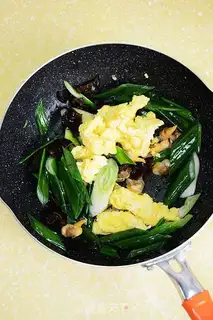 Make Onion clam fried eggs step 5